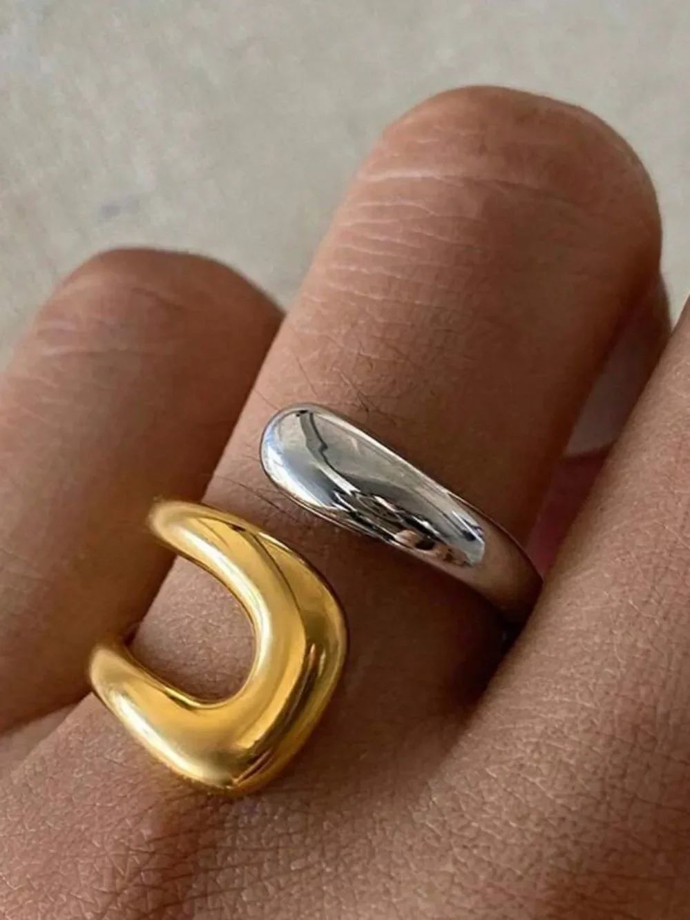 Minimalist Two-Tone Sculpted Ring Set - Gold & Silver R 586